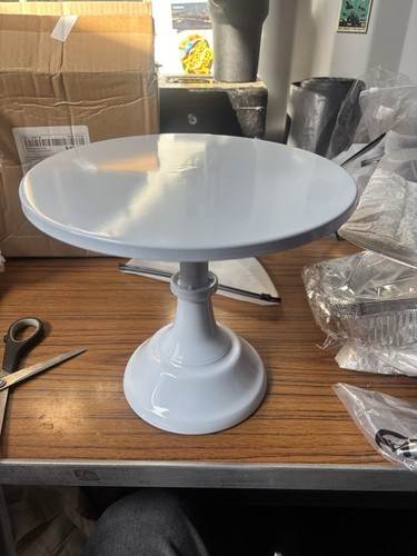 White metal cake - white, stand